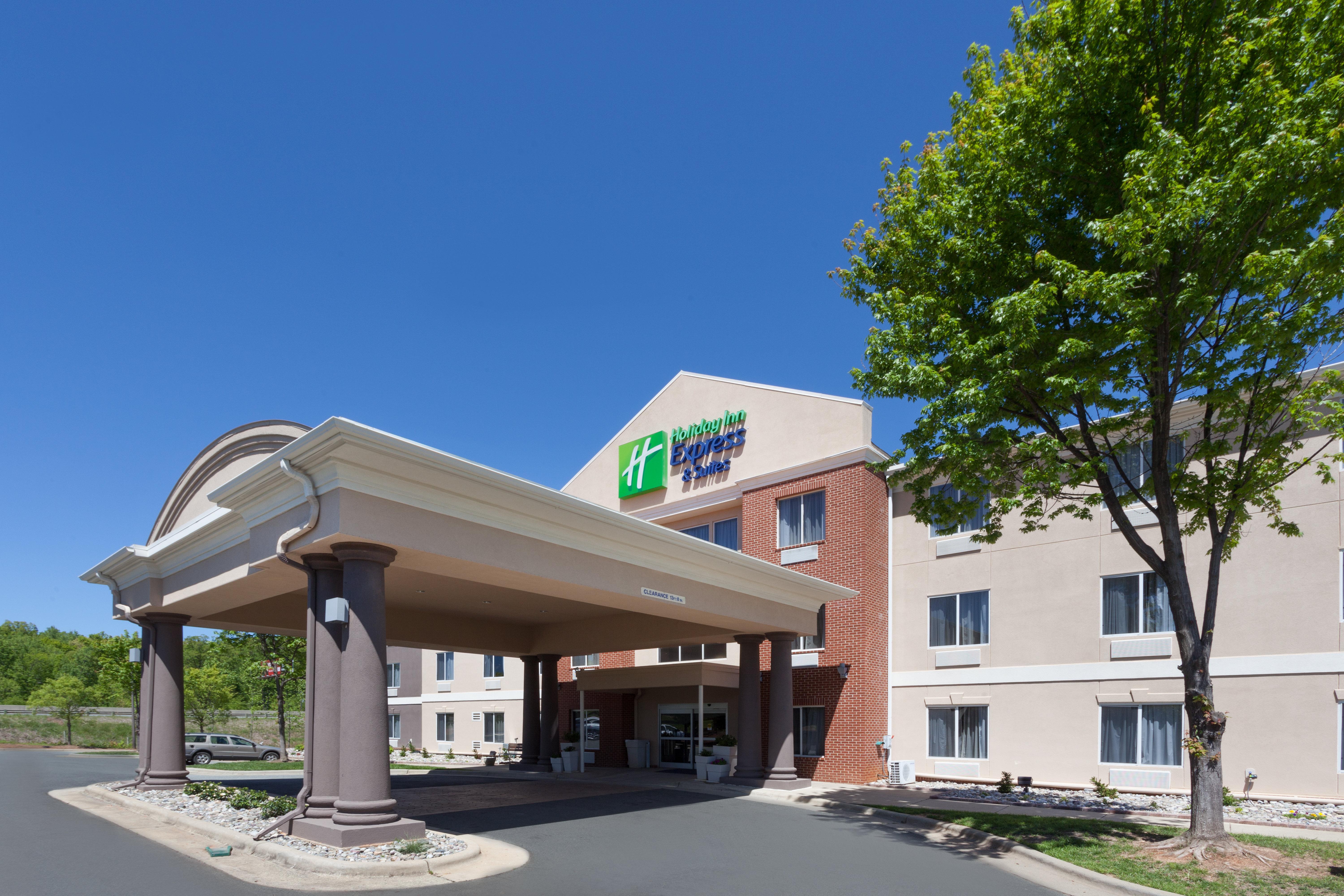 Holiday Inn Express Hotel & Suites Mebane By Ihg Exterior foto