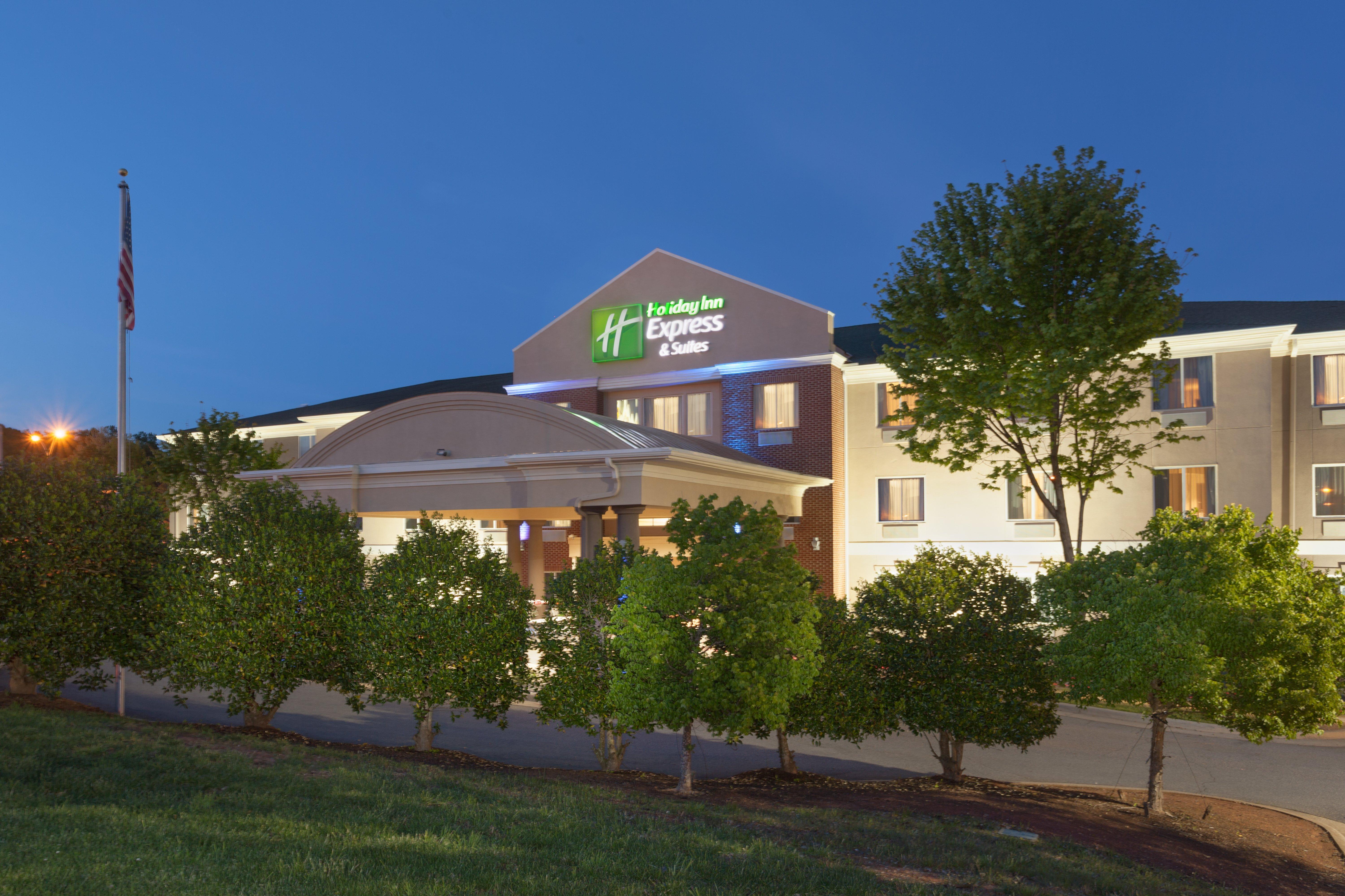 Holiday Inn Express Hotel & Suites Mebane By Ihg Exterior foto