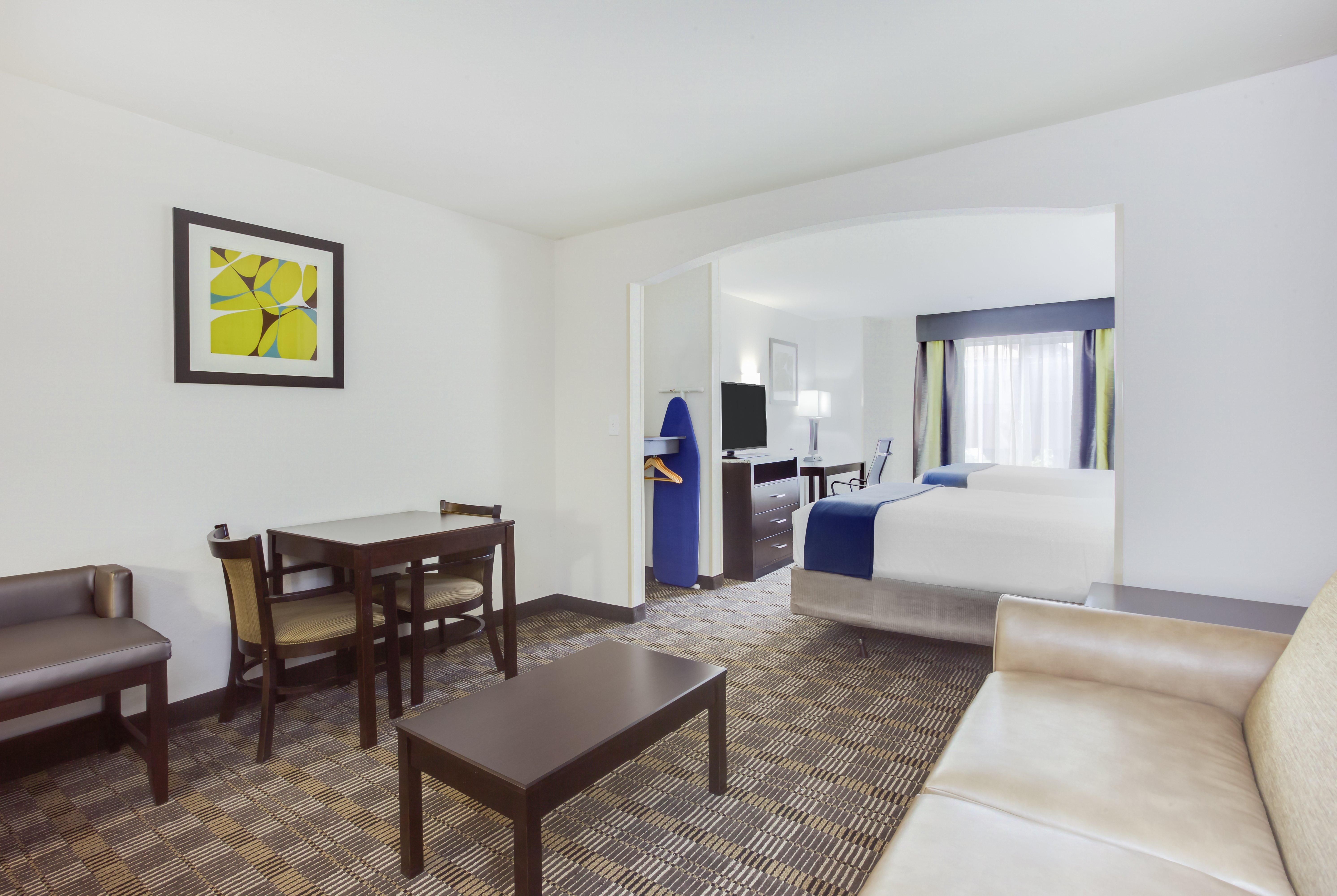 Holiday Inn Express Hotel & Suites Mebane By Ihg Exterior foto