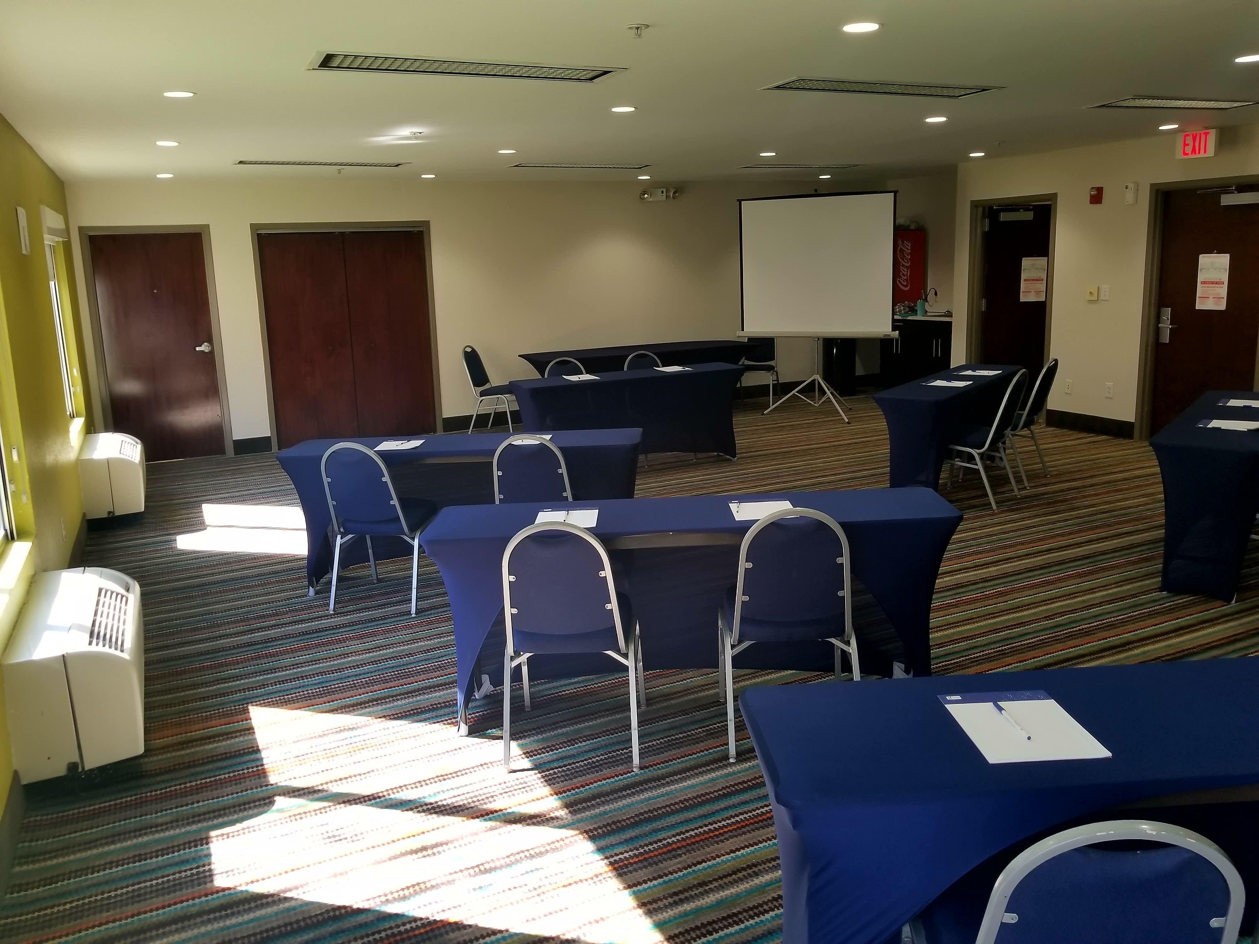 Holiday Inn Express Hotel & Suites Mebane By Ihg Exterior foto