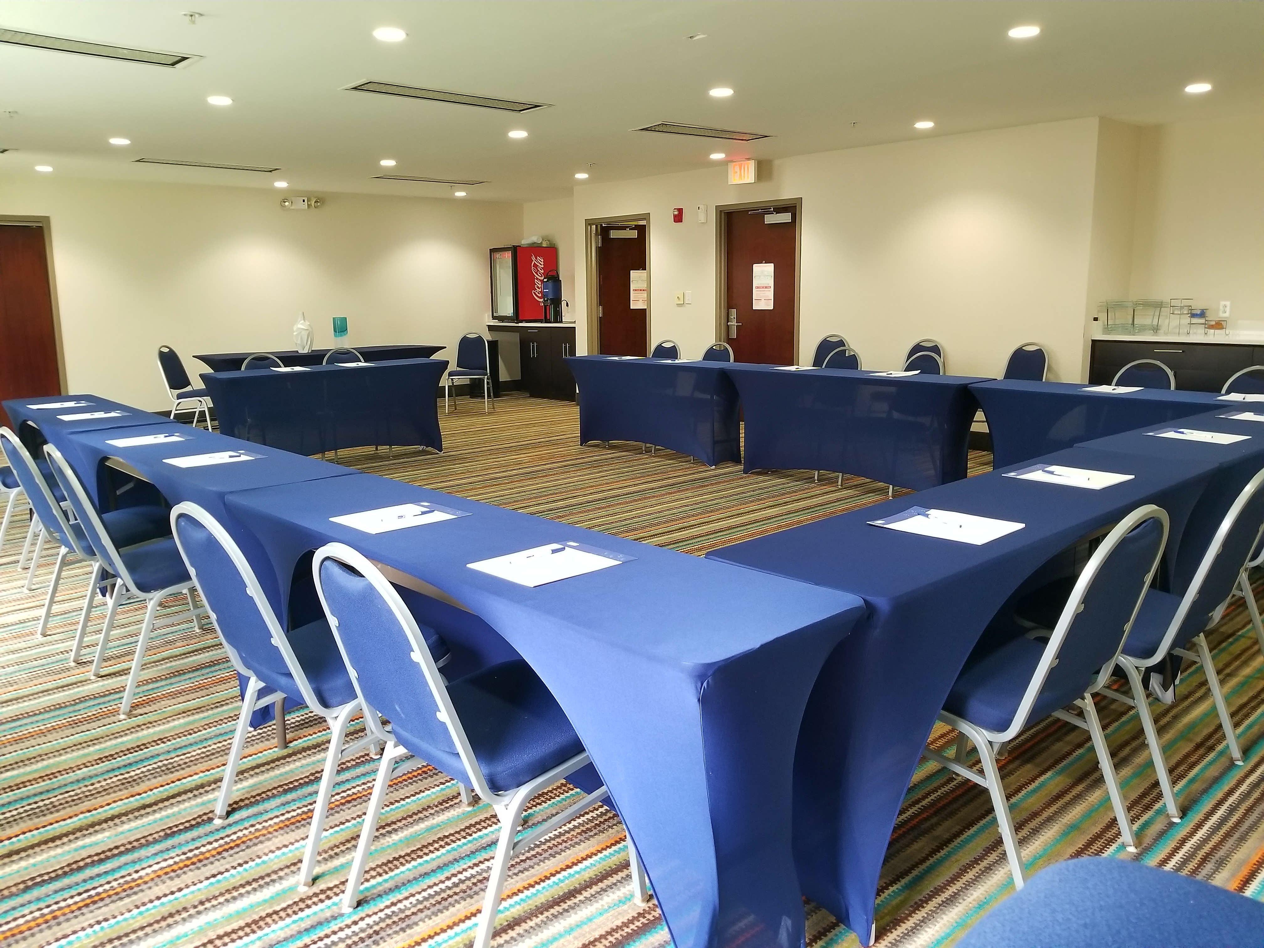 Holiday Inn Express Hotel & Suites Mebane By Ihg Exterior foto