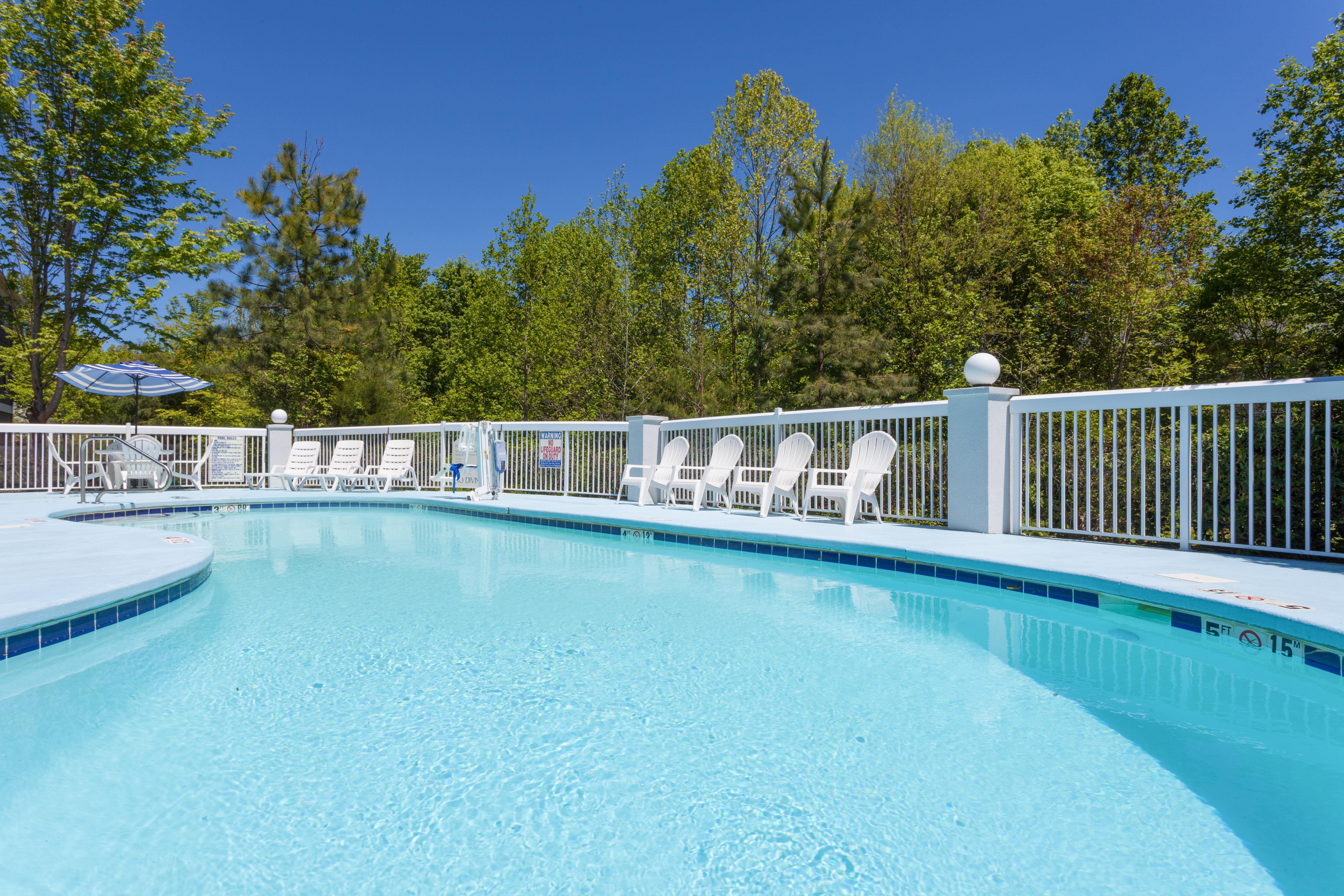 Holiday Inn Express Hotel & Suites Mebane By Ihg Exterior foto