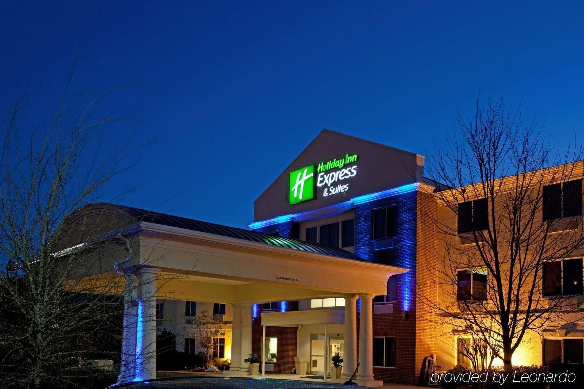 Holiday Inn Express Hotel & Suites Mebane By Ihg Exterior foto