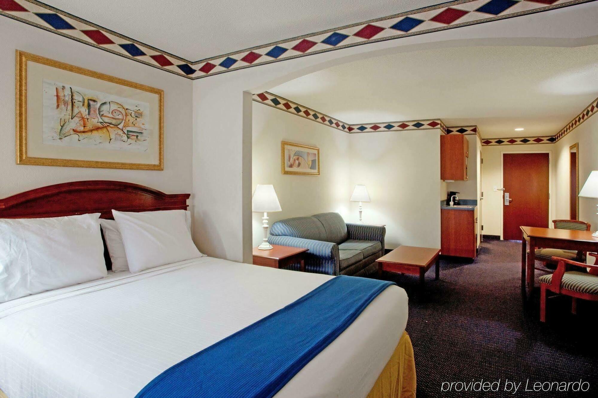 Holiday Inn Express Hotel & Suites Mebane By Ihg Exterior foto