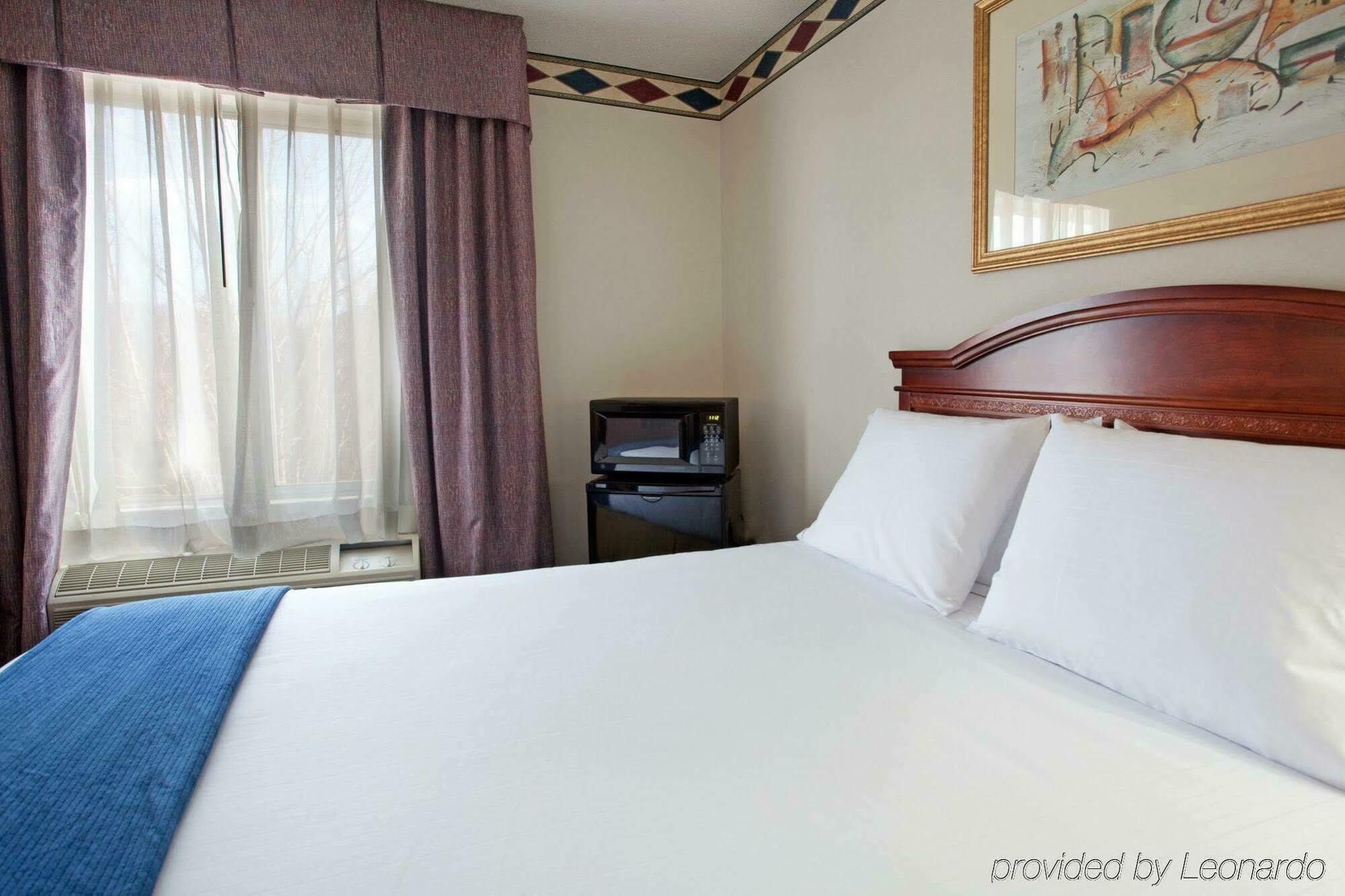 Holiday Inn Express Hotel & Suites Mebane By Ihg Exterior foto