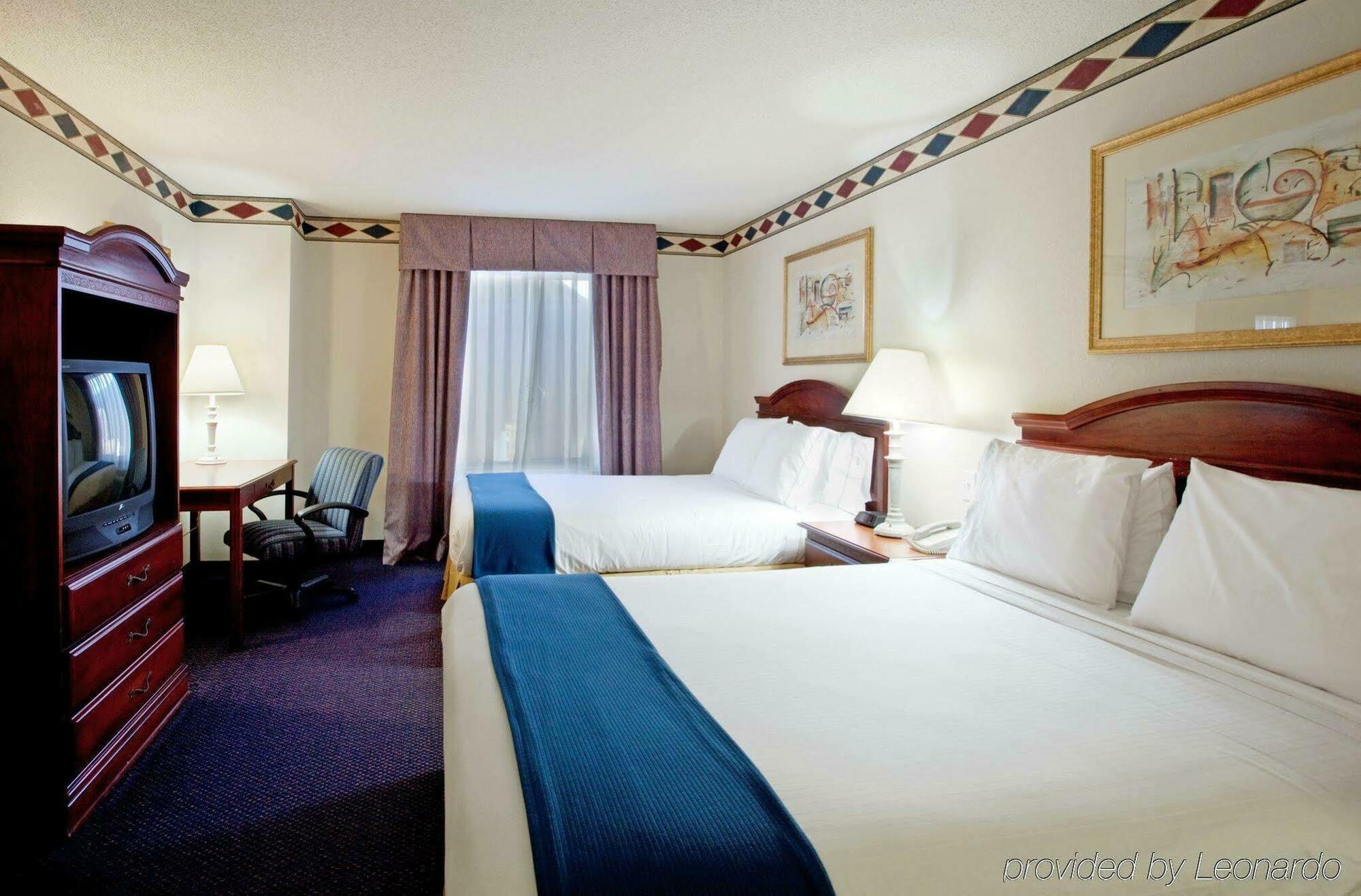 Holiday Inn Express Hotel & Suites Mebane By Ihg Exterior foto